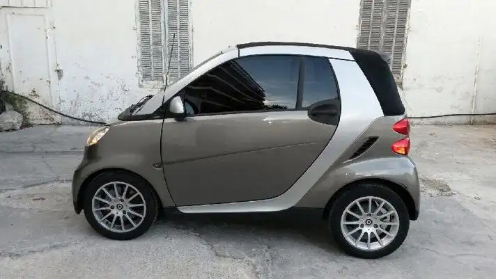 Pose de vitre teinte sur une voiture smart dans le Var